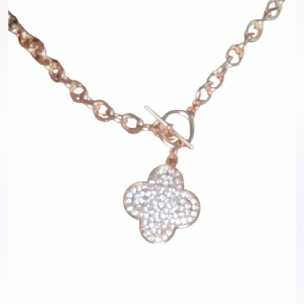 chunky gold tone chain Love clover bling pendant necklace - Picture 9 of 9